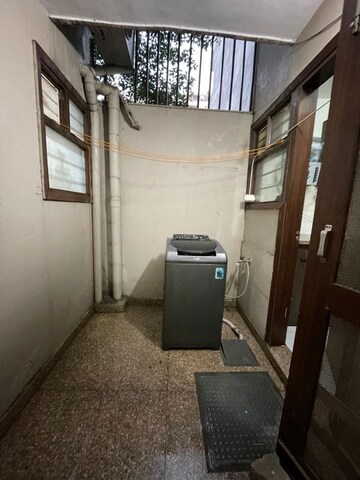 Staircase in 2 BHK Builder Floor at Saurabh Niwas, Sector 40 – for Rent