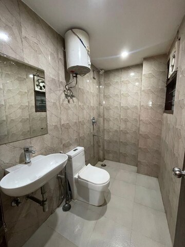 Bathroom in 2 BHK Builder Floor at Saurabh Niwas, Sector 40 – for Rent