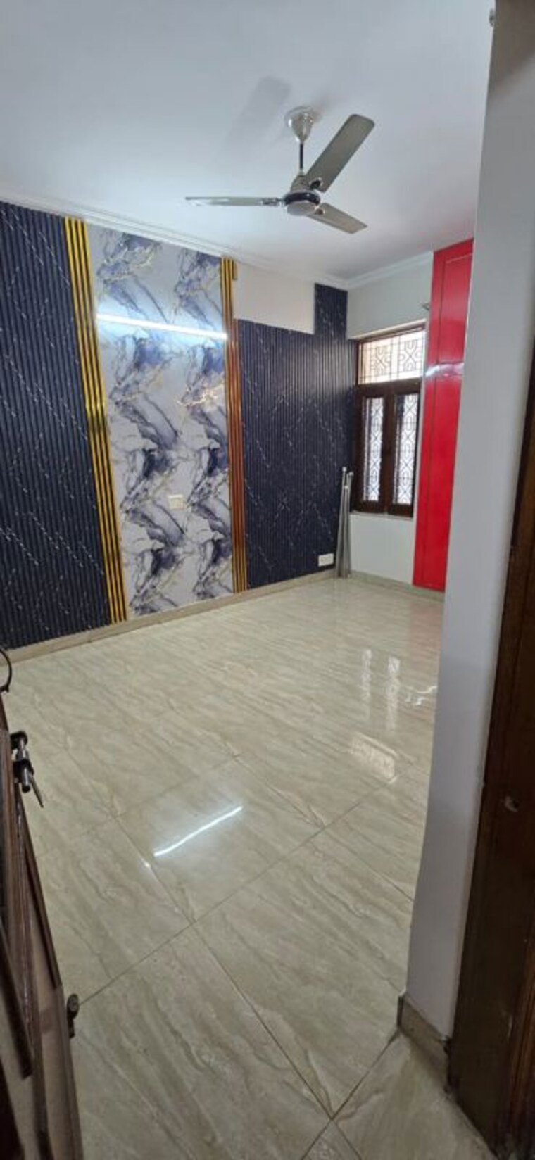 Room, crown-plaza-mall 3 Bedroom 350 Sq.Yd. Builder Floor In Sector 15a Faridabad 10109642