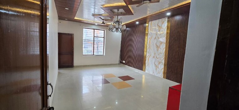 Bedroom, crown-plaza-mall 3 Bedroom 350 Sq.Yd. Builder Floor In Sector 15a Faridabad 10109642