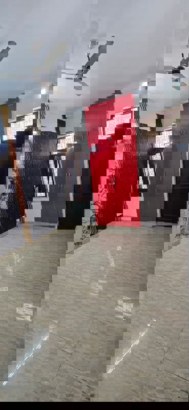 3 BHK 350 Sq.Yd. Builder Floor in Crown Plaza Mall