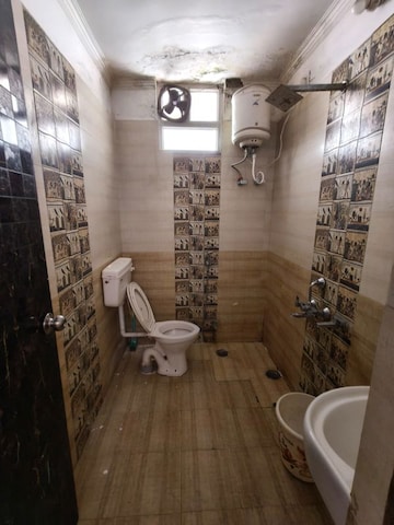 Bathroom in 2 BHK Apartment at Gomti Nagar – for Rent