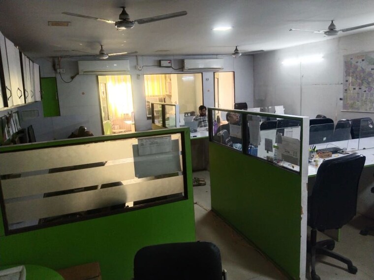 Team Area, hazratganj Commercial Office Space 650 Sq.Ft. In Hazratganj Lucknow 10109661