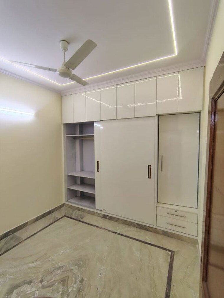 Room, kalkaji 2 Bedroom 100 Sq.Yd. Builder Floor In Kalkaji Delhi 10109662