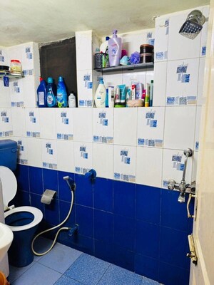 Master Bedroom in 2 BHK Apartment at Andheri West – for Rent