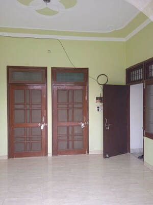 Room in 2 BHK Builder Floor at Chinhat – for Rent