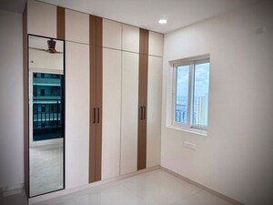 Room in 3 BHK Apartment at Rajapushpa Provincia, Narsingi – for Rent