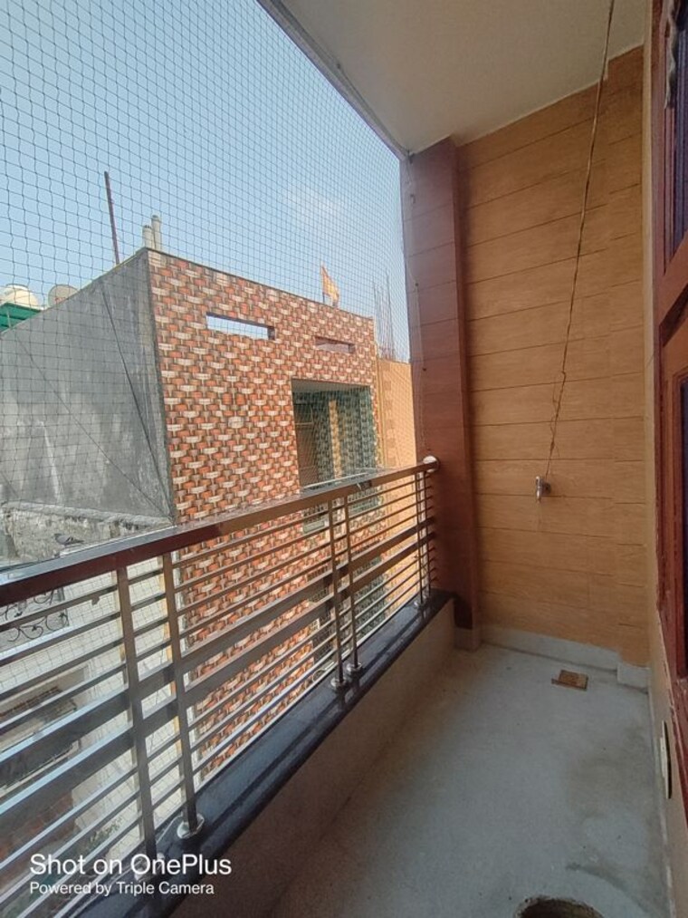 Balcony, dwarka mor 3 Bedroom 100 Sq.Yd. Builder Floor In Dwarka Mor Delhi 10109681