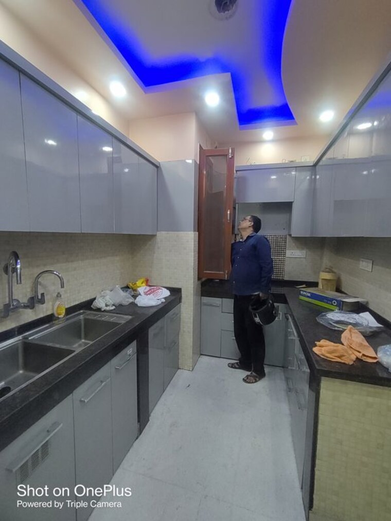 Kitchen, dwarka mor 3 Bedroom 100 Sq.Yd. Builder Floor In Dwarka Mor Delhi 10109681