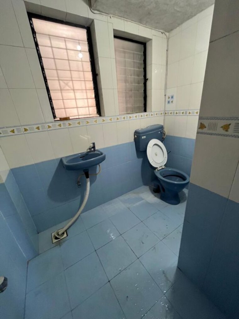 Bathroom, anand-apartment-bhusari-colony 3 Bedroom 1230 Sq.Ft. Apartment In Kothrud Pune 10109680