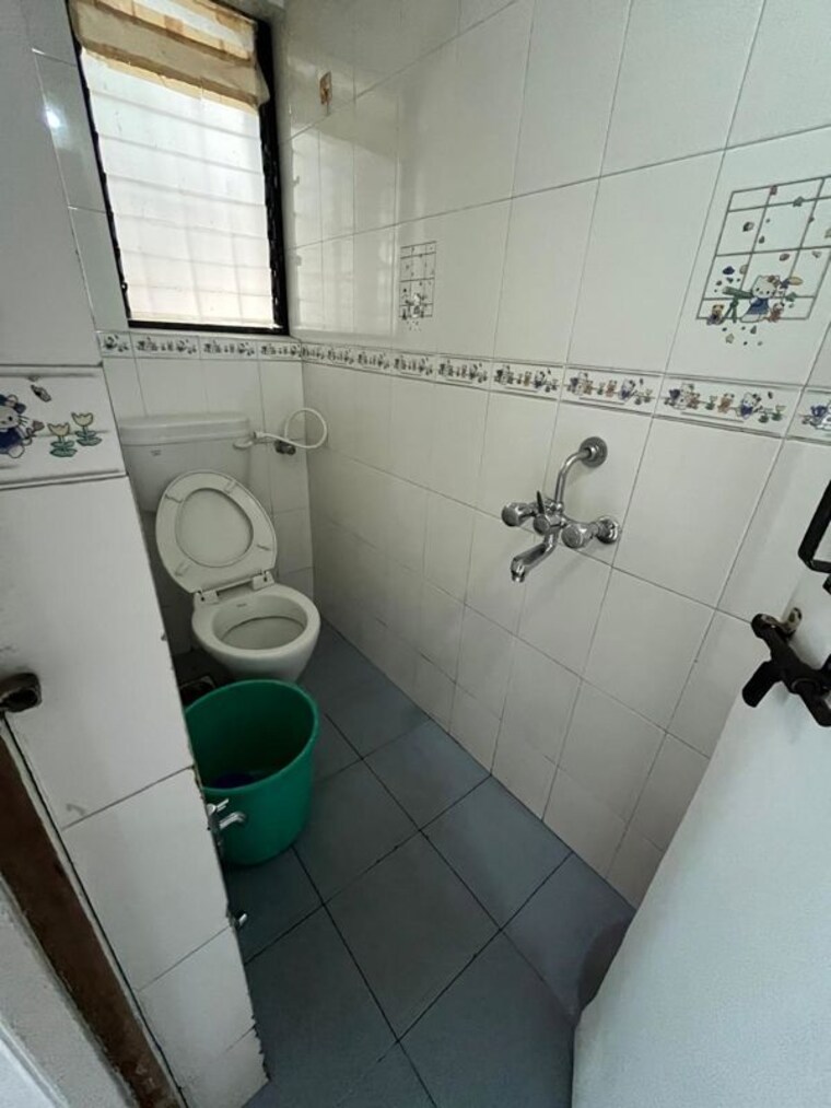 Bathroom, anand-apartment-bhusari-colony 3 Bedroom 1230 Sq.Ft. Apartment In Kothrud Pune 10109680