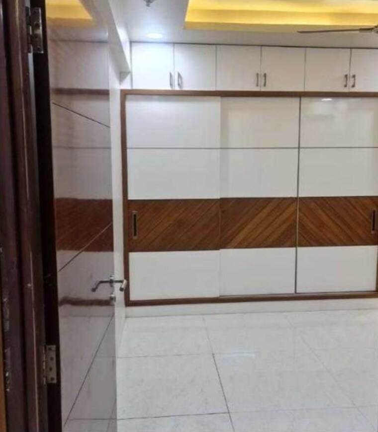 Bathroom, universal-botanika-tower-a-and-b 4 Bedroom 4012 Sq.Ft. Apartment In Gachibowli Hyderabad 10109689