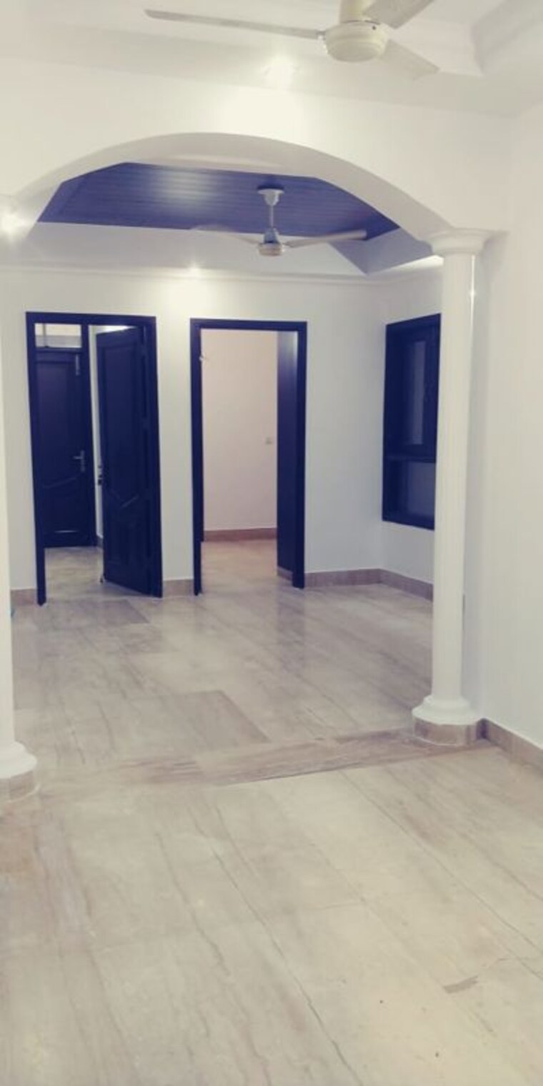 Room, east of kailash 3 Bedroom 1500 Sq.Ft. Builder Floor In East Of Kailash Delhi 10109690