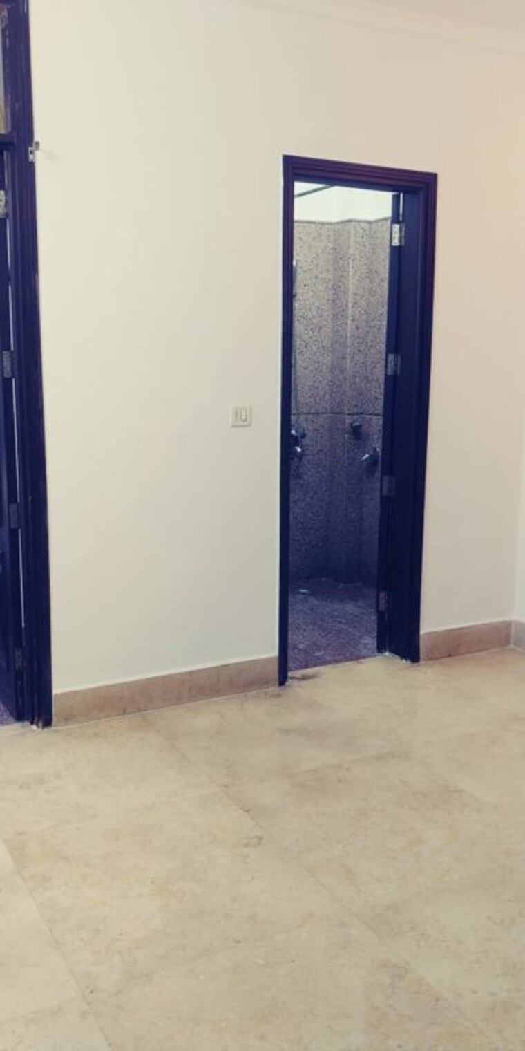 Room, east of kailash 3 Bedroom 1500 Sq.Ft. Builder Floor In East Of Kailash Delhi 10109690