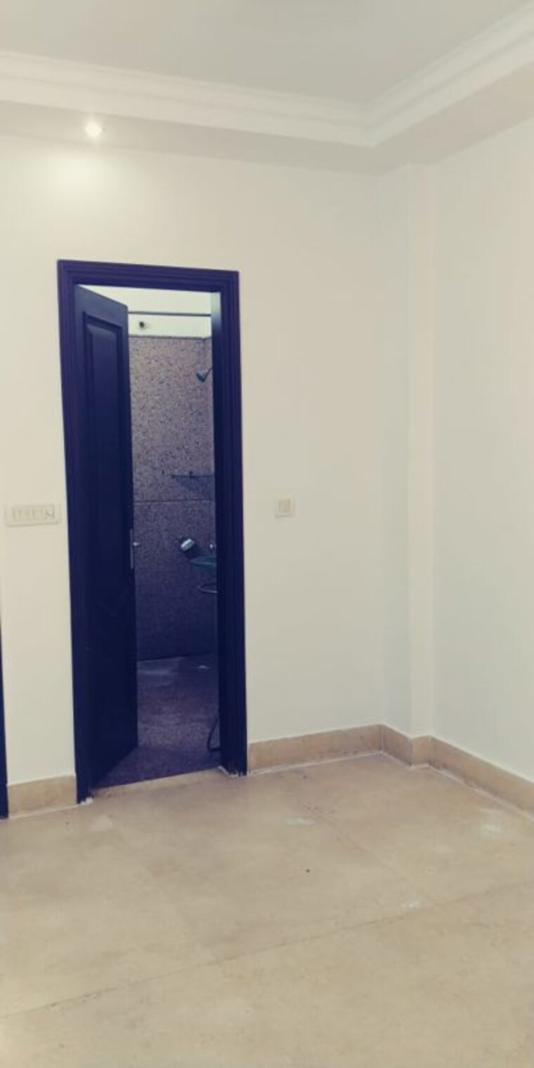 Room, east of kailash 3 Bedroom 1500 Sq.Ft. Builder Floor In East Of Kailash Delhi 10109690