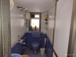 Master Bedroom in 2 BHK Apartment at Andheri West – for Rent