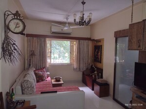 Living Room in 2 BHK Apartment at Andheri West – for Rent