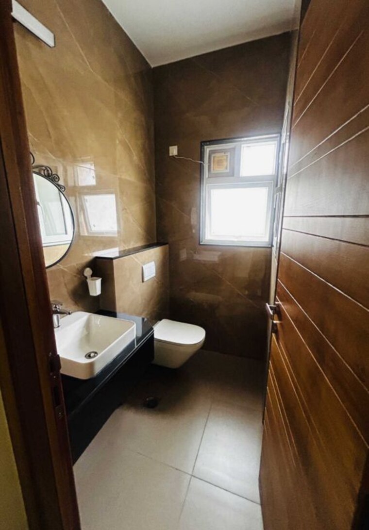 Bathroom, universal-botanika-tower-a-and-b 4 Bedroom 4060 Sq.Ft. Apartment In Gachibowli Hyderabad 10109696