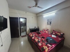 2 BHK Apartment For Rent in Panchsheel Greens