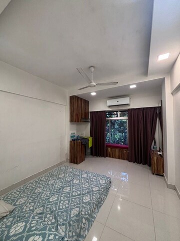 Bedroom in 2 BHK Apartment at Andheri West – for Rent