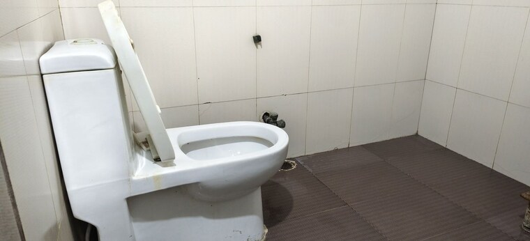 Bathroom, sector 39 Pg For Girls In Sector 39 10109722