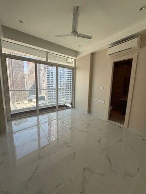 Room in 3 BHK Apartment at Lokhandwala Minerva Mahalaxmi, Mahalaxmi – for Rent