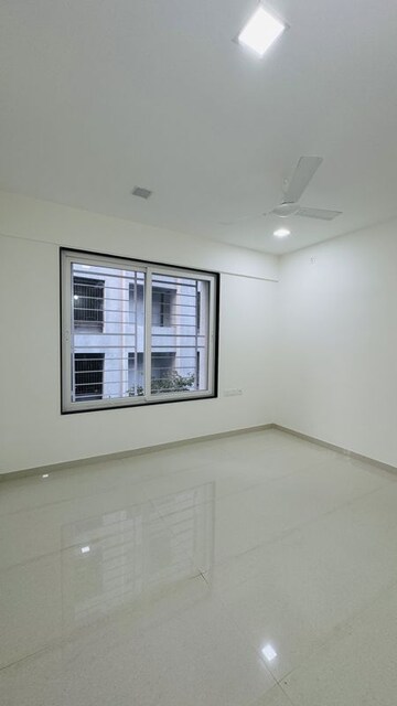 Room in 3 BHK Apartment at Shreepad Guruvaibhav CHS, Kothrud – for Sale