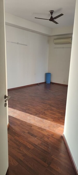 Room in 2 BHK Apartment at Ireo Victory Valley, Sector 67 – for Rent