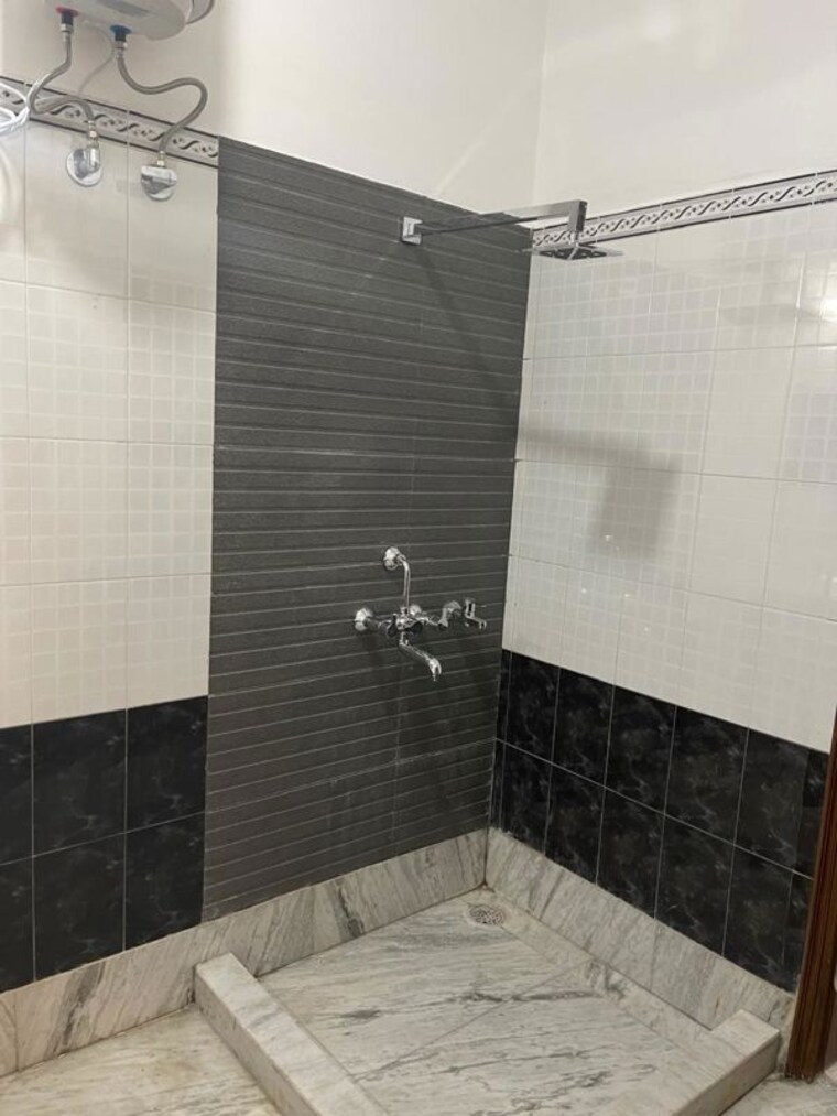 Bathroom, sector 33 2 Bedroom 2500 Sq.Ft. Independent House In Sector 33 Chandigarh 10109784