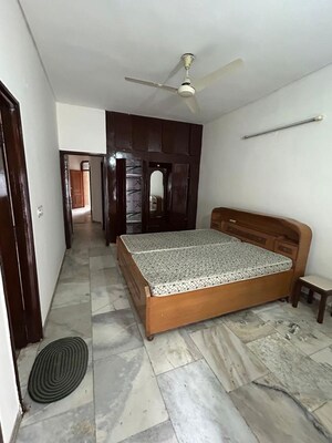 Living Room in 2 BHK Independent House at Sector 33 – for Rent