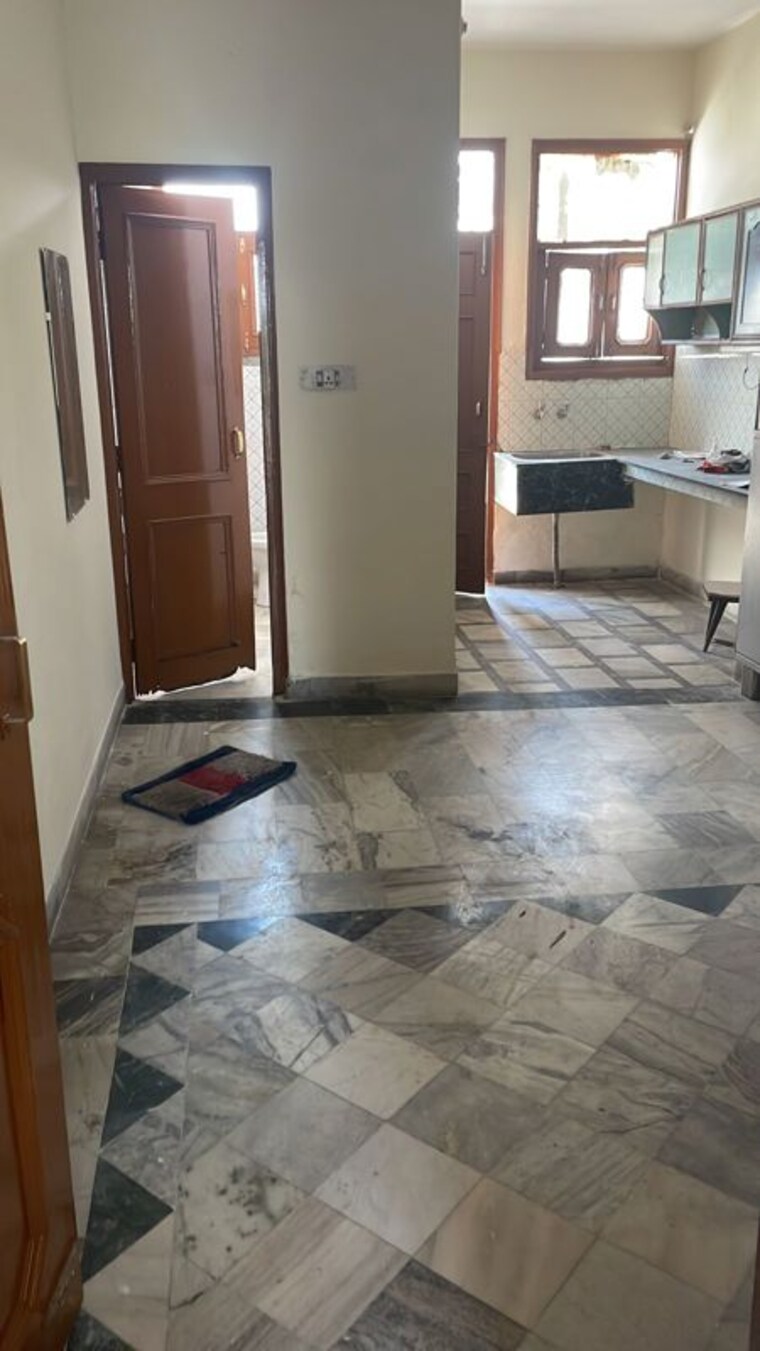 Room, sector 42 1 Bedroom 1500 Sq.Ft. Independent House In Sector 42 Chandigarh 10109790