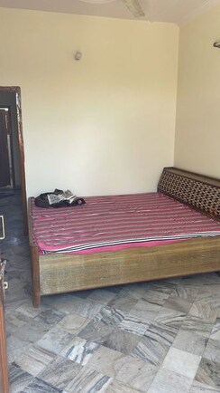 1 BHK + Study Room Independent House For Rent in Sector 42