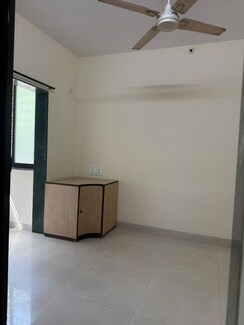 1 BHK + Extra Room Apartment For Rent in Yashodham Complex
