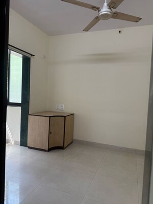 Room in 1 BHK Apartment at Yashodhara CHS, Goregaon East – for Rent