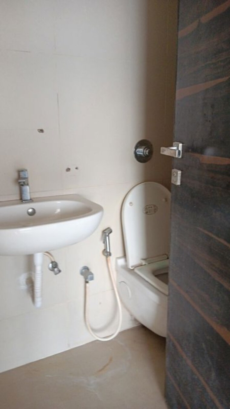 Bathroom, sheth-irene 2 Bedroom 650 Sq.Ft. Apartment In Malad West Mumbai 10109842