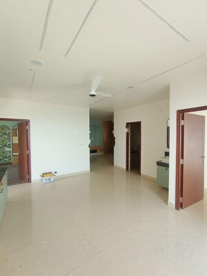 Room in 3 BHK Apartment at Aurobindo The Regent, Kondapur – for Rent