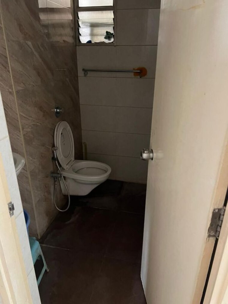 Bathroom, shyamal 3 Bedroom 1850 Sq.Ft. Apartment In Shyamal Ahmedabad 10109951