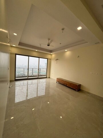 Room in 3.5 BHK Apartment at Ansals Celebrity Greens, Sushant Golf City – for Rent