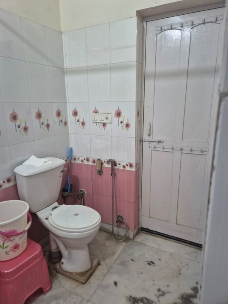 Bathroom, sector 9 3 Bedroom 470 Sq.Ft. Builder Floor In Sector 9 Gurgaon 10109997