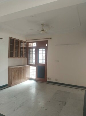 Room in 3 BHK Apartment at Unitech Uniworld Gardens 2, Sector 47 – for Rent