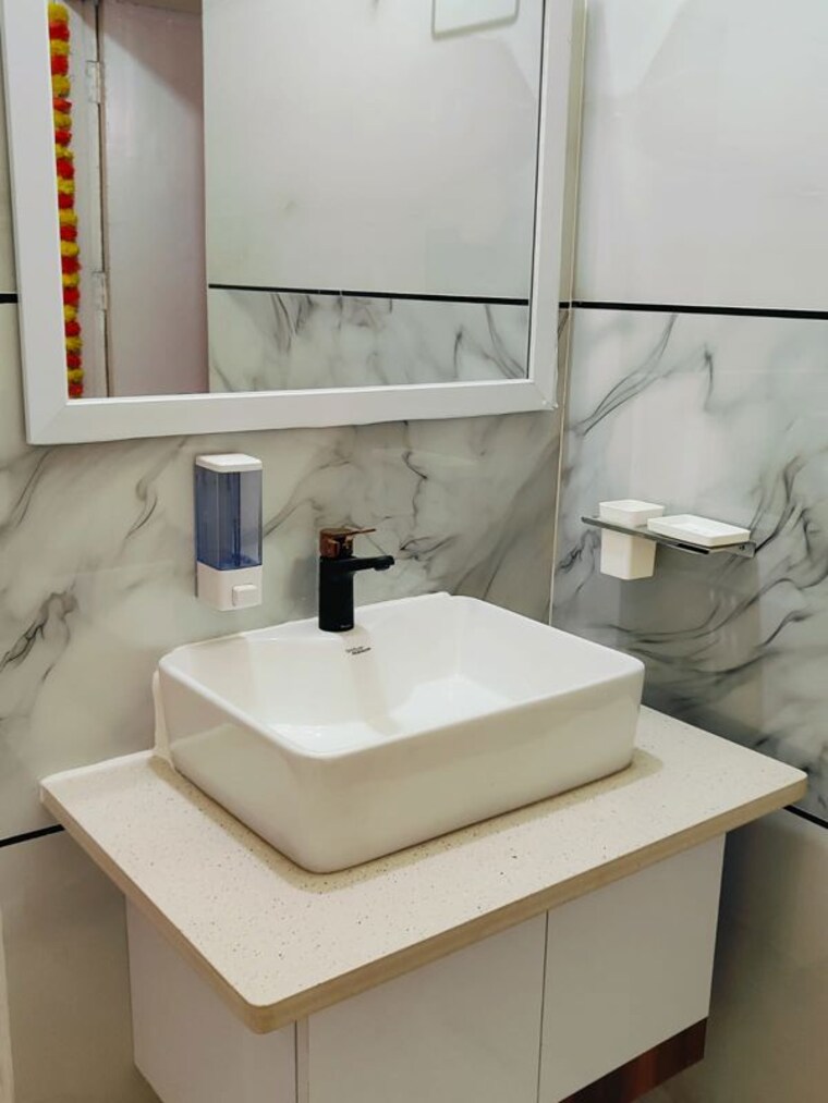 Master Bedroom, unitech-uniworld-gardens-2 3 Bedroom 1395 Sq.Ft. Apartment In Sector 47 Gurgaon 10110018