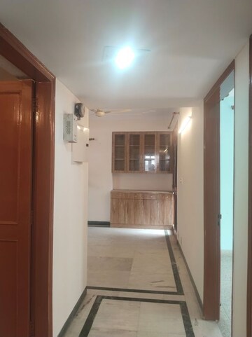 Room in 3 BHK Apartment at Unitech Uniworld Gardens 2, Sector 47 – for Rent