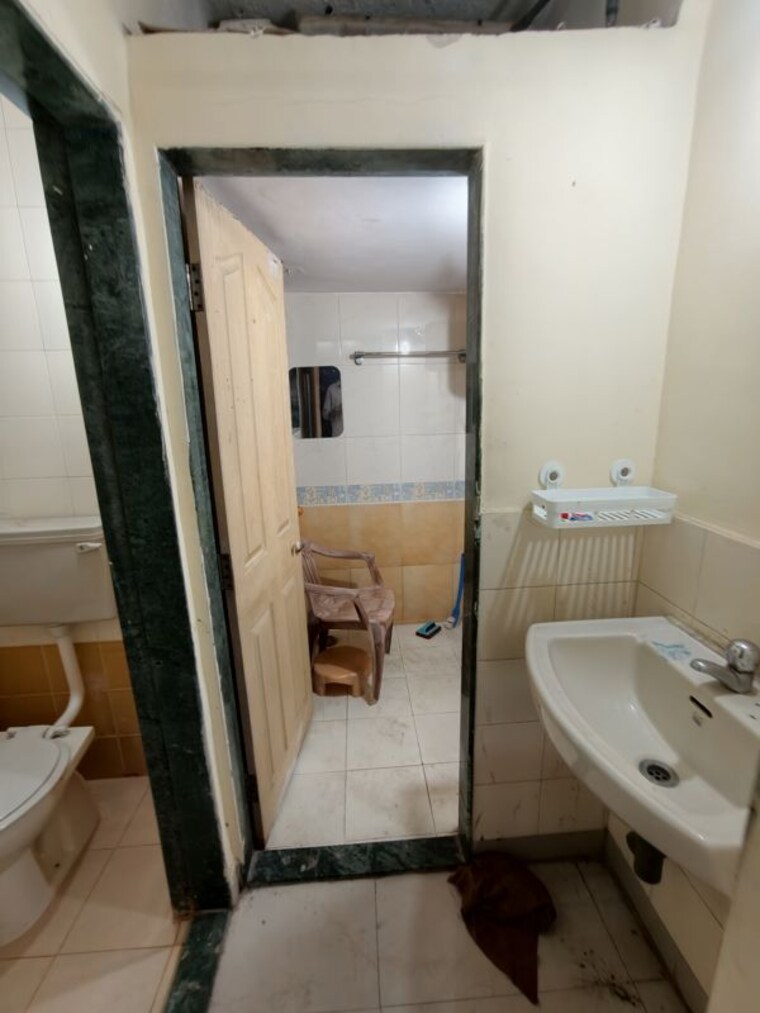 Bathroom, gorai-shiv-shambhu-chs 1 Bedroom 430 Sq.Ft. Apartment In Borivali West Mumbai 10110023