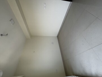 Room in 2 BHK Apartment at Dynamix Divum, Malad East – for Rent