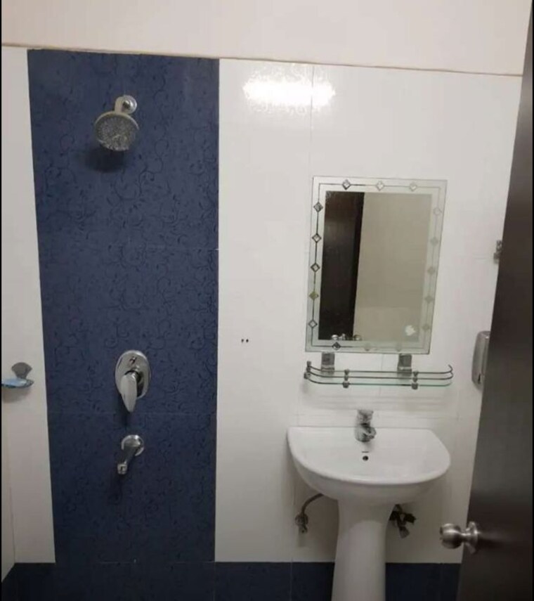 Bathroom, sas-shalimar-grand 3 Bedroom 2000 Sq.Ft. Apartment In Butler Colony Lucknow 10110026