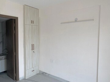 Room in 3 BHK Builder Floor at Uday Arden 45, Sector 45 – for Rent
