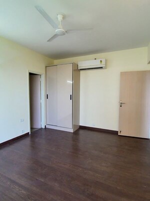 Room in 3 BHK Apartment at Orchid Petals, Sector 49 – for Rent