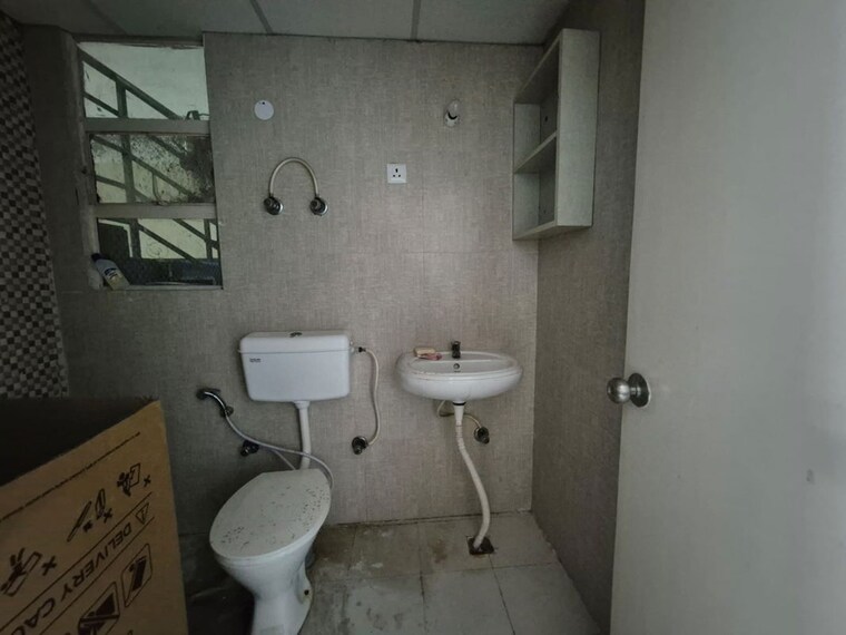 Bathroom, signature-global-solera-2 2 Bedroom 635 Sq.Ft. Apartment In Sector 107 Gurgaon 10110083