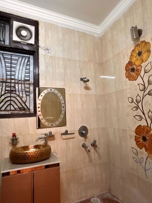 Furnished Amenities in 4 BHK Apartment at Raja Garden, Sector 19 – for Rent