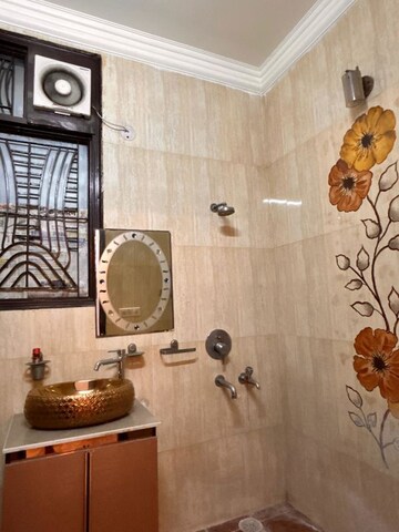 Furnished Amenities in 4 BHK Apartment at Raja Garden, Sector 19 – for Rent